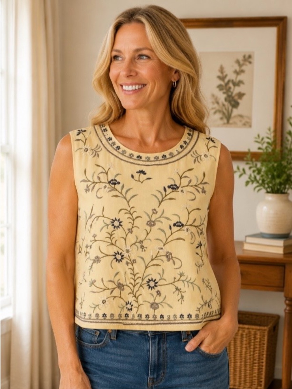 Appraisal Women's Sz 16 Sleeveless Cropped Top Pale Maize Embroidered Floral